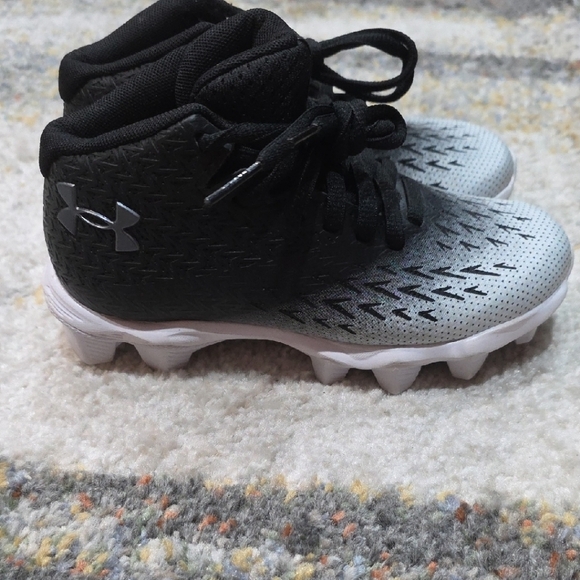 Under Armour Youth Spotlight Franchise 4 RM Football Cleats Black - Picture 9 of 9